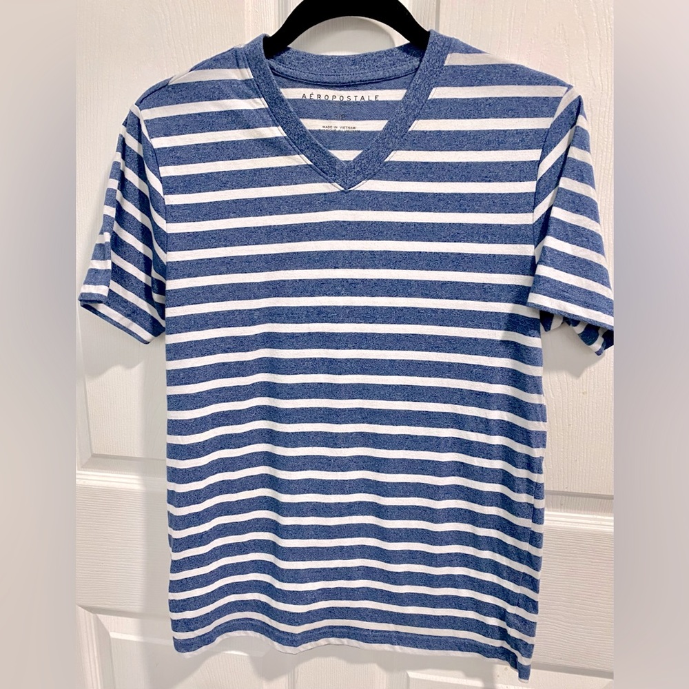 Aeropostale Men Short Sleeve Striped Print T-Shirt. Size S. Color Blue, White.